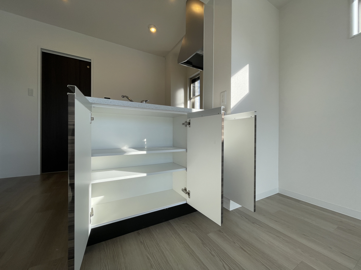 カウンター前収納