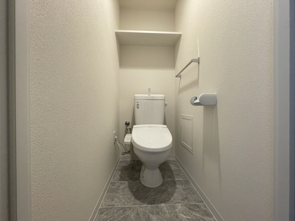 トイレの上のラックは何かと便利