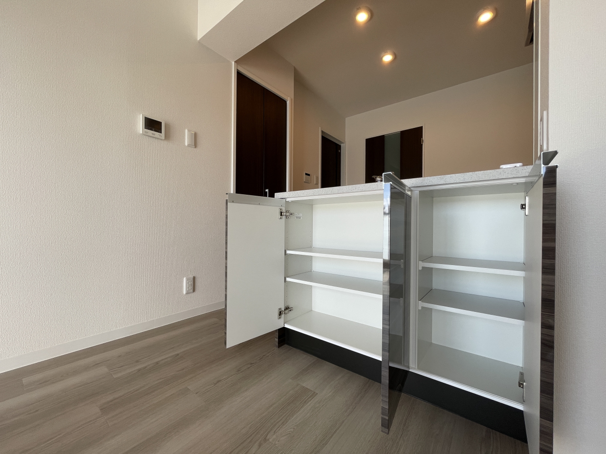 キッチン前も賢く収納！