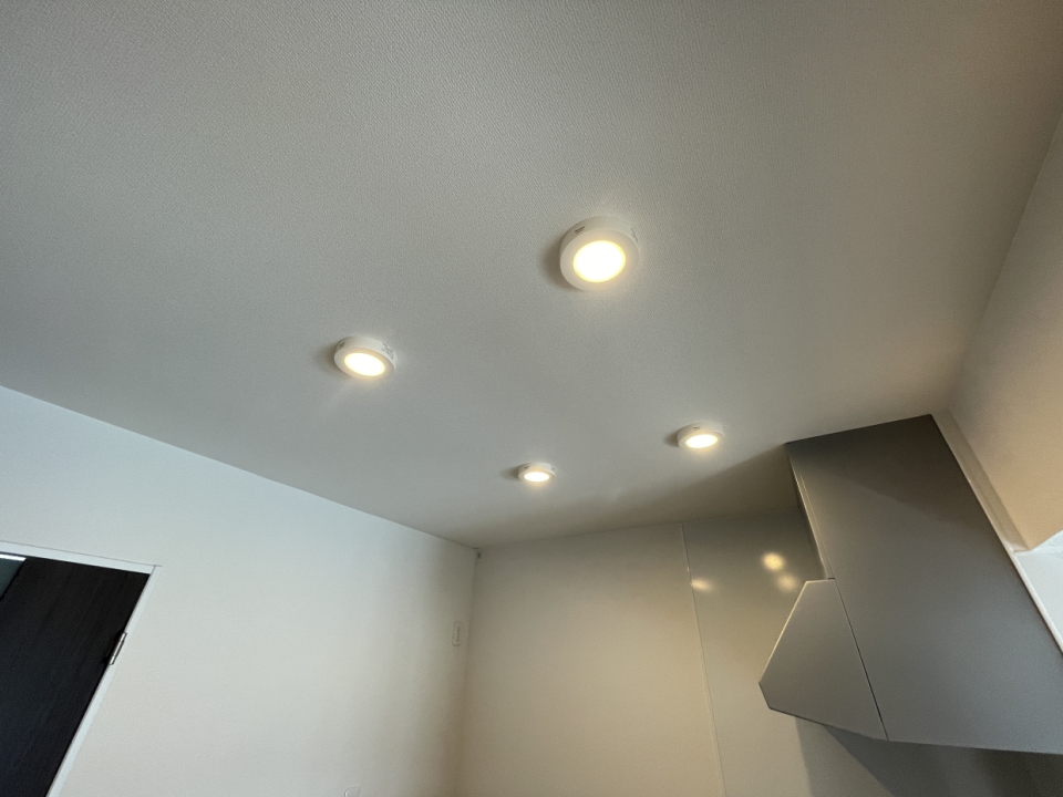 ダウンライトで夜はバーみたいな雰囲気にする？