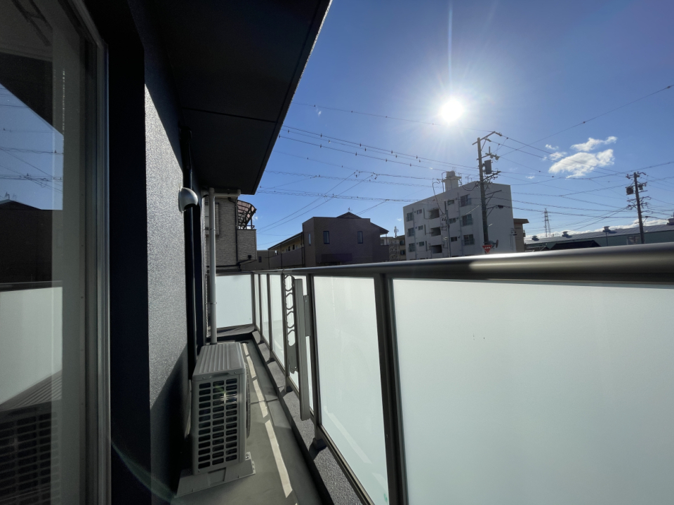 バルコニーは2部屋続きで広さ