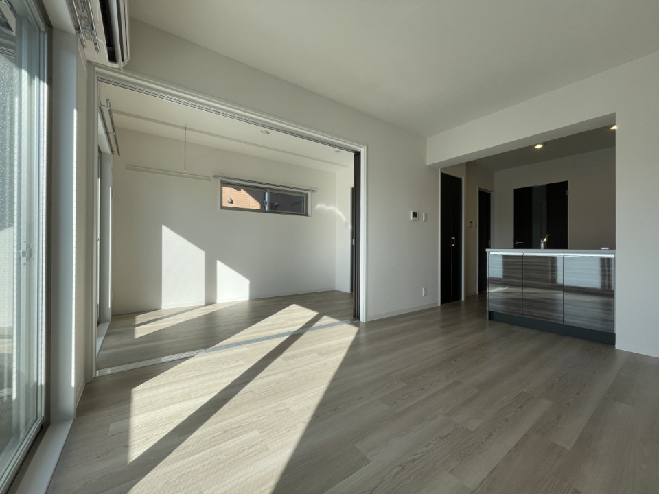 引き戸を開けると16.4帖の広さに変身！