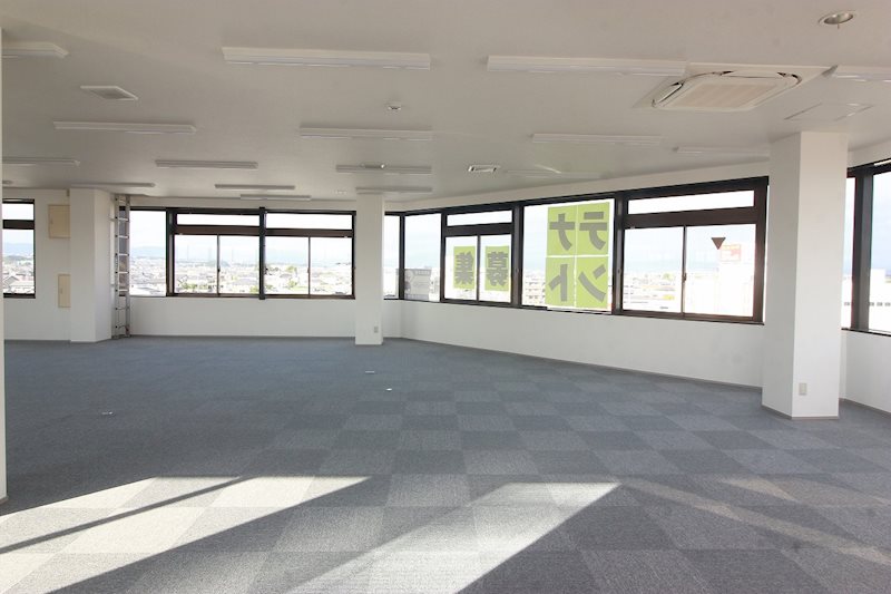 駐車場敷地内、6台