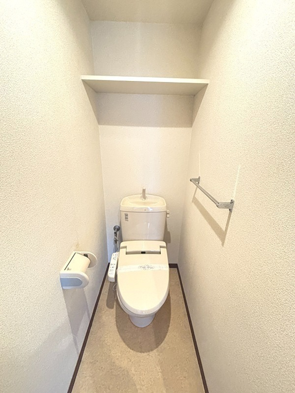 トイレ上のラックは何かと便利