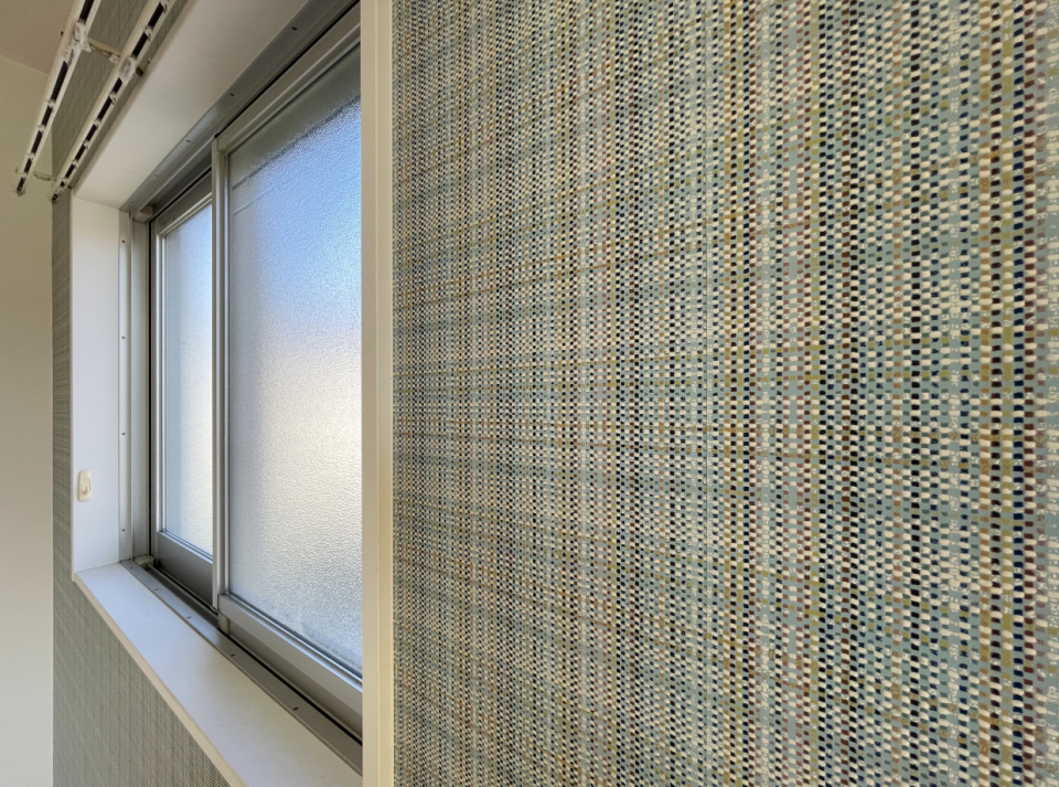 グリーンベースのチェック柄のアクセントクロス