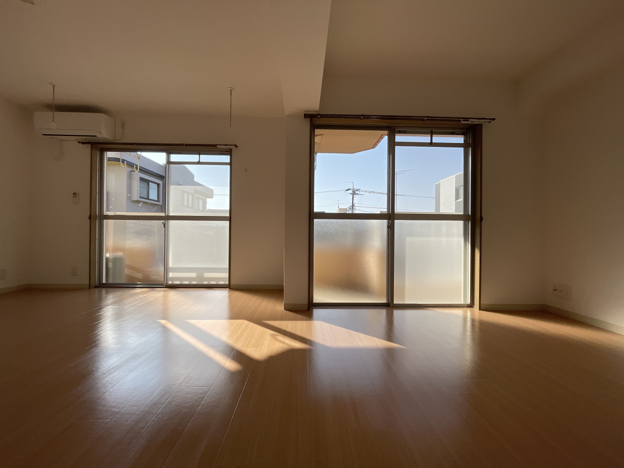 南向きの窓から差し込む日差しはポカポカです