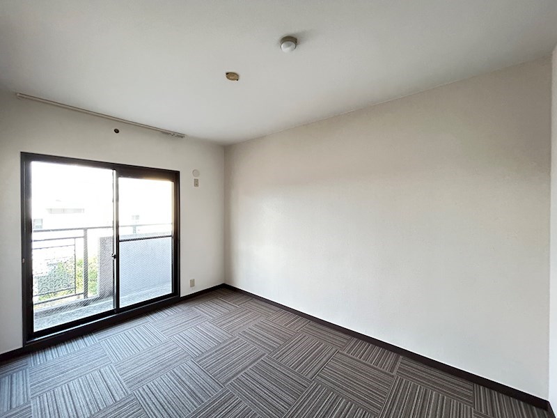 なんと両面バルコニーです