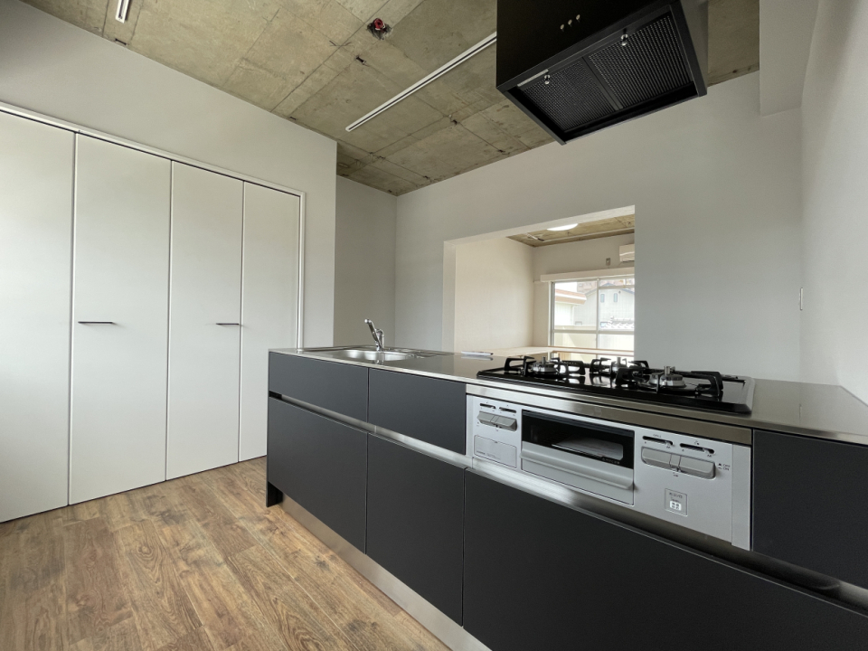 キッチン横にはクローゼットがあります。