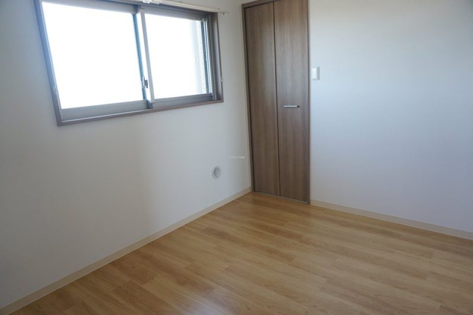 こちらは5.17帖の洋室