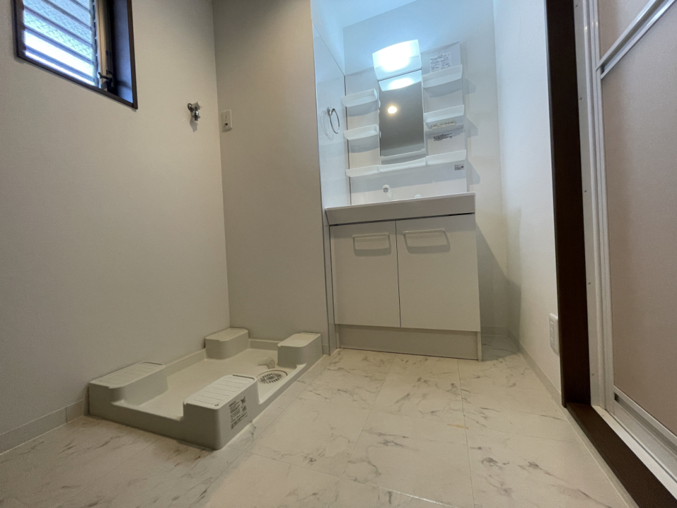 脱衣所には窓があります