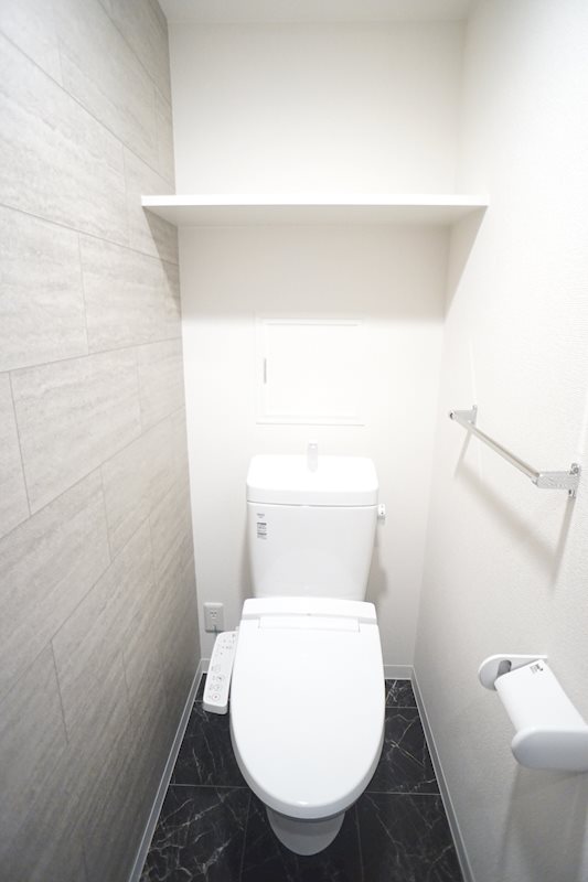 温水洗浄便座付きのトイレ