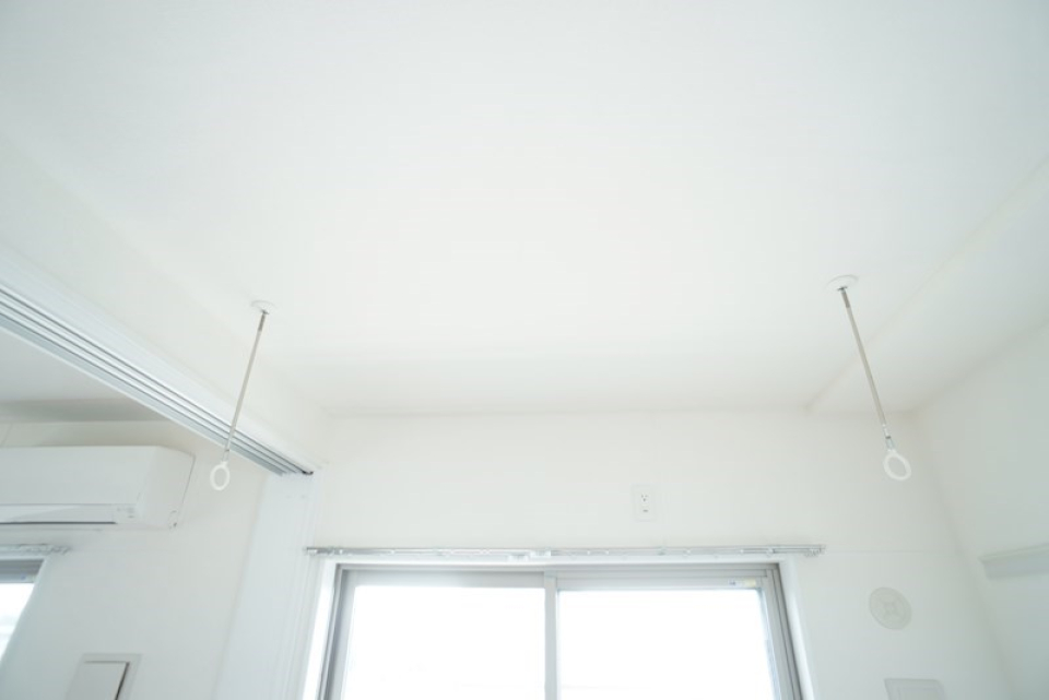 まずは室内物干し