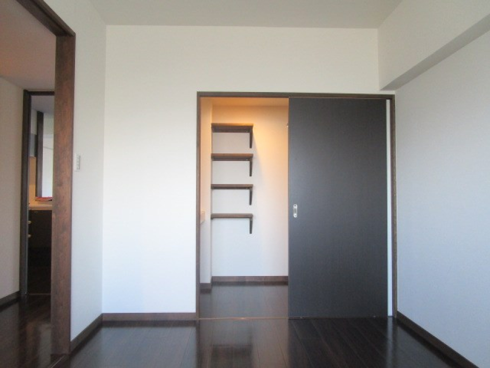 こちらは6帖の洋室