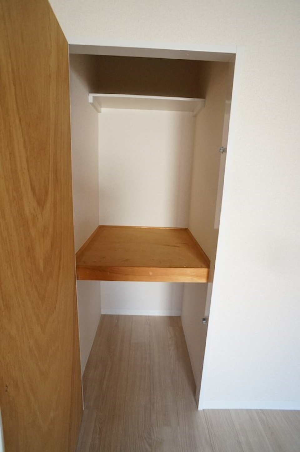 洋室にも収納付き