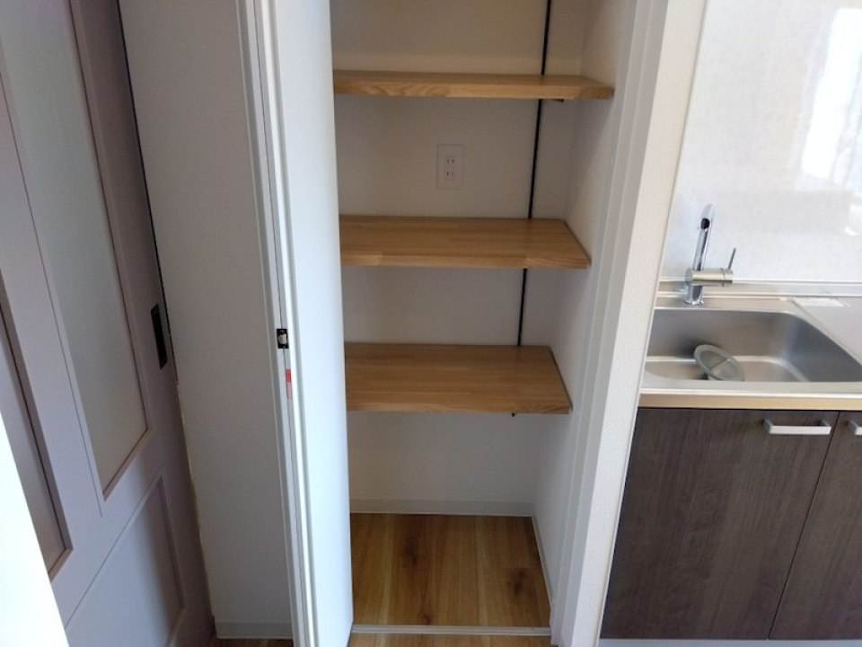 キッチン横の棚が便利なんだよなあ