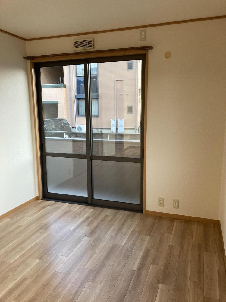 お隣には6.2帖の洋室