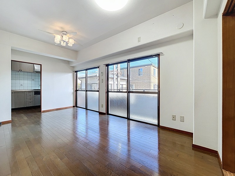 大きな掃き出し窓で解放感たっぷり◎