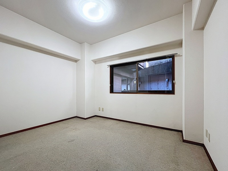 こちらは6.5帖の洋室