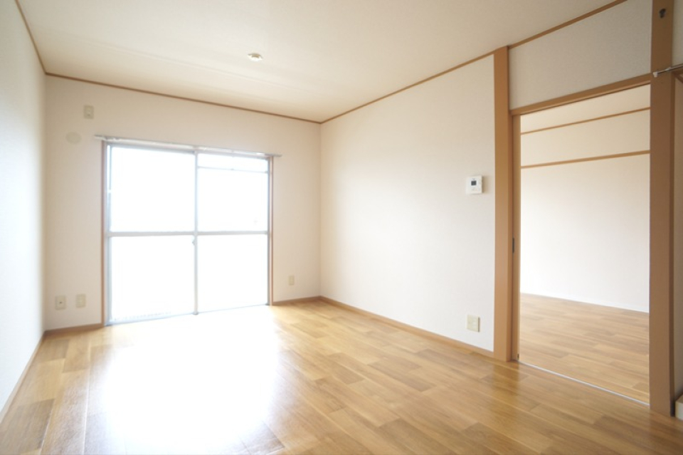 隣に洋室があります