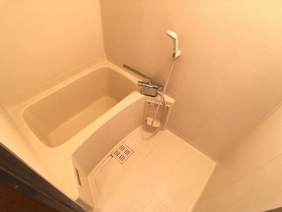 シンプルな浴室