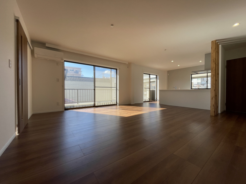 圧巻の22帖のリビング