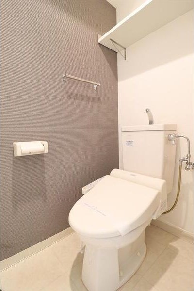 収納棚付きトイレ