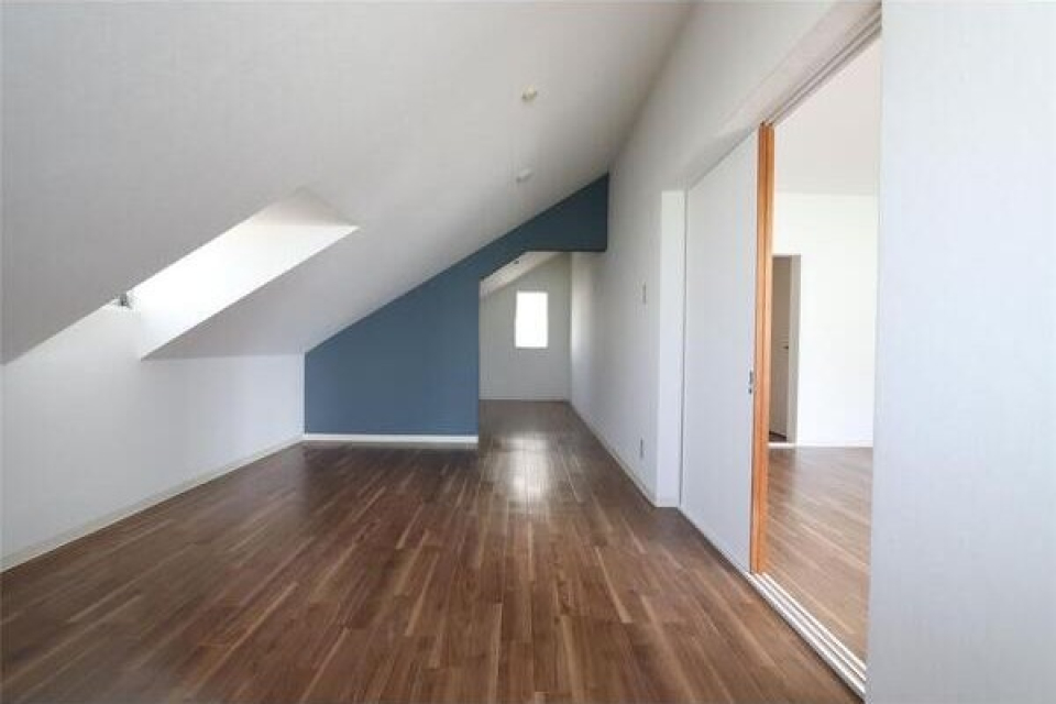 懐かしさのある屋根裏の部屋