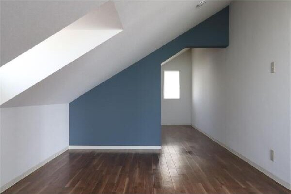 青い壁がかわいいです！