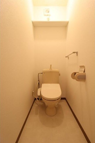 収納付きのトイレ