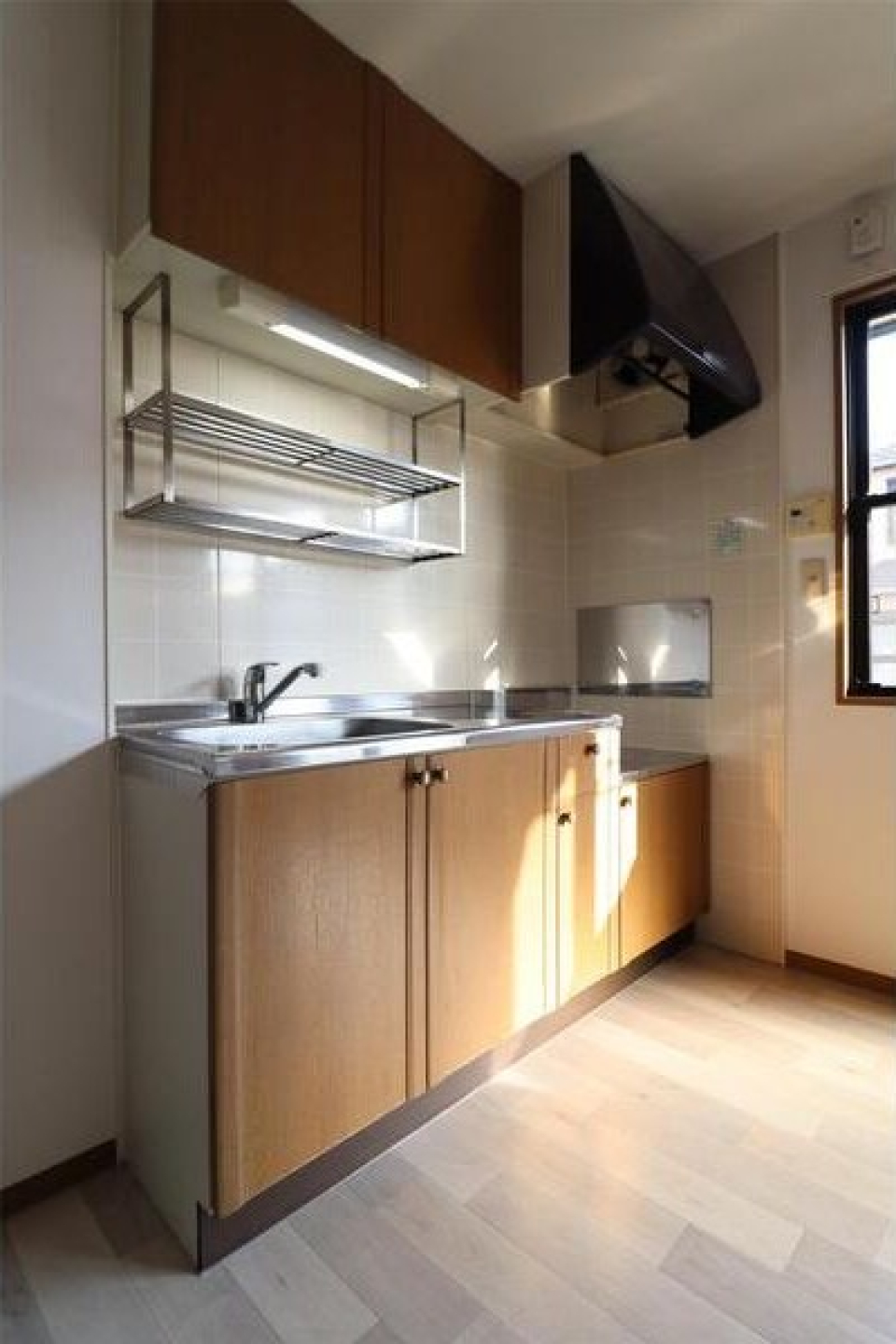 収納ラックつきで快適な料理可能！