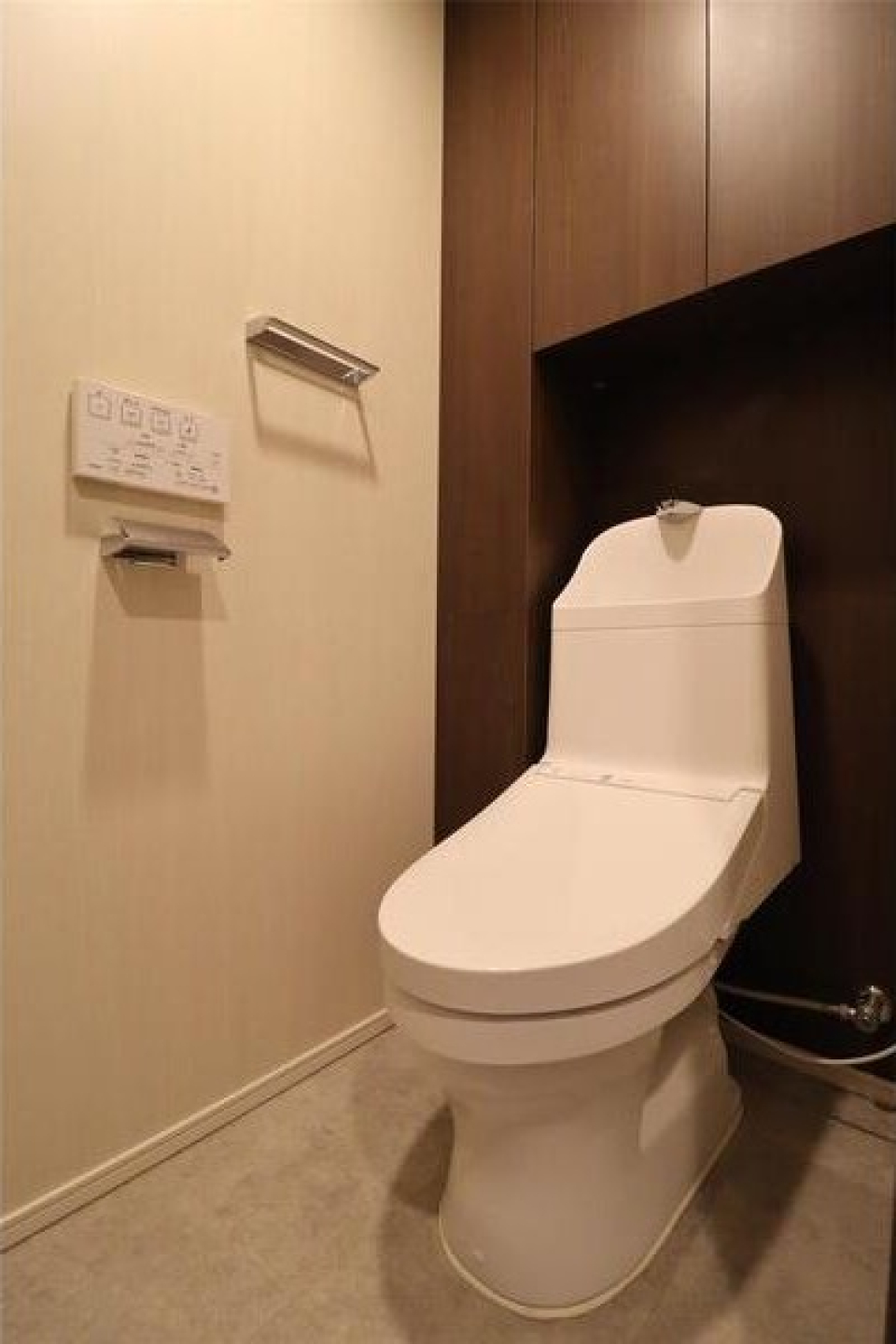 収納付きのトイレ