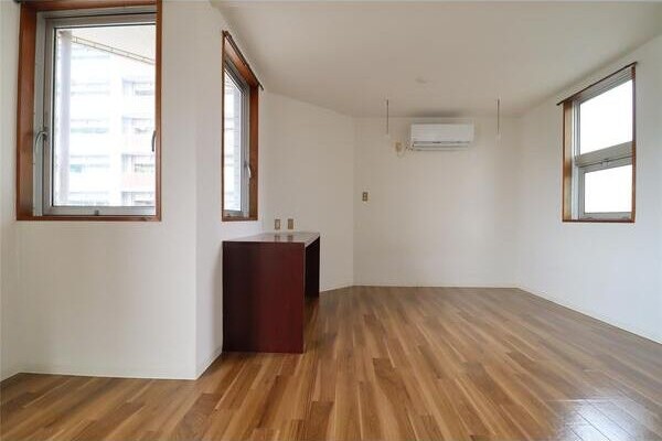 窓が多く開放感があります！