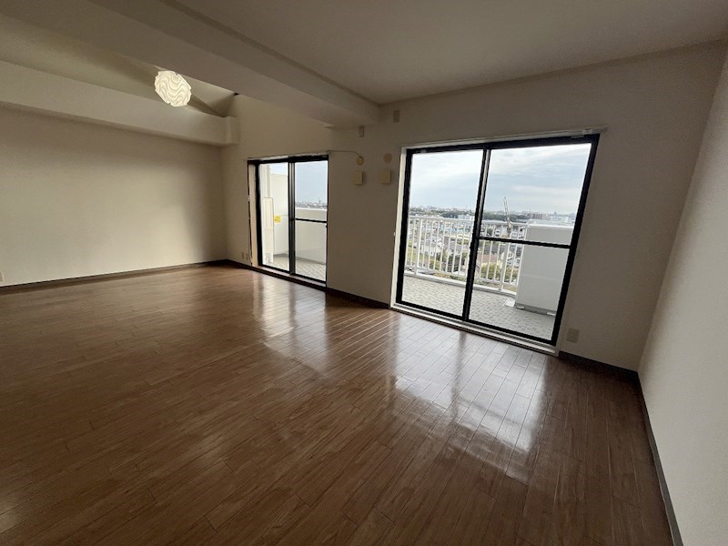 大きな窓のおかげで開放感抜群