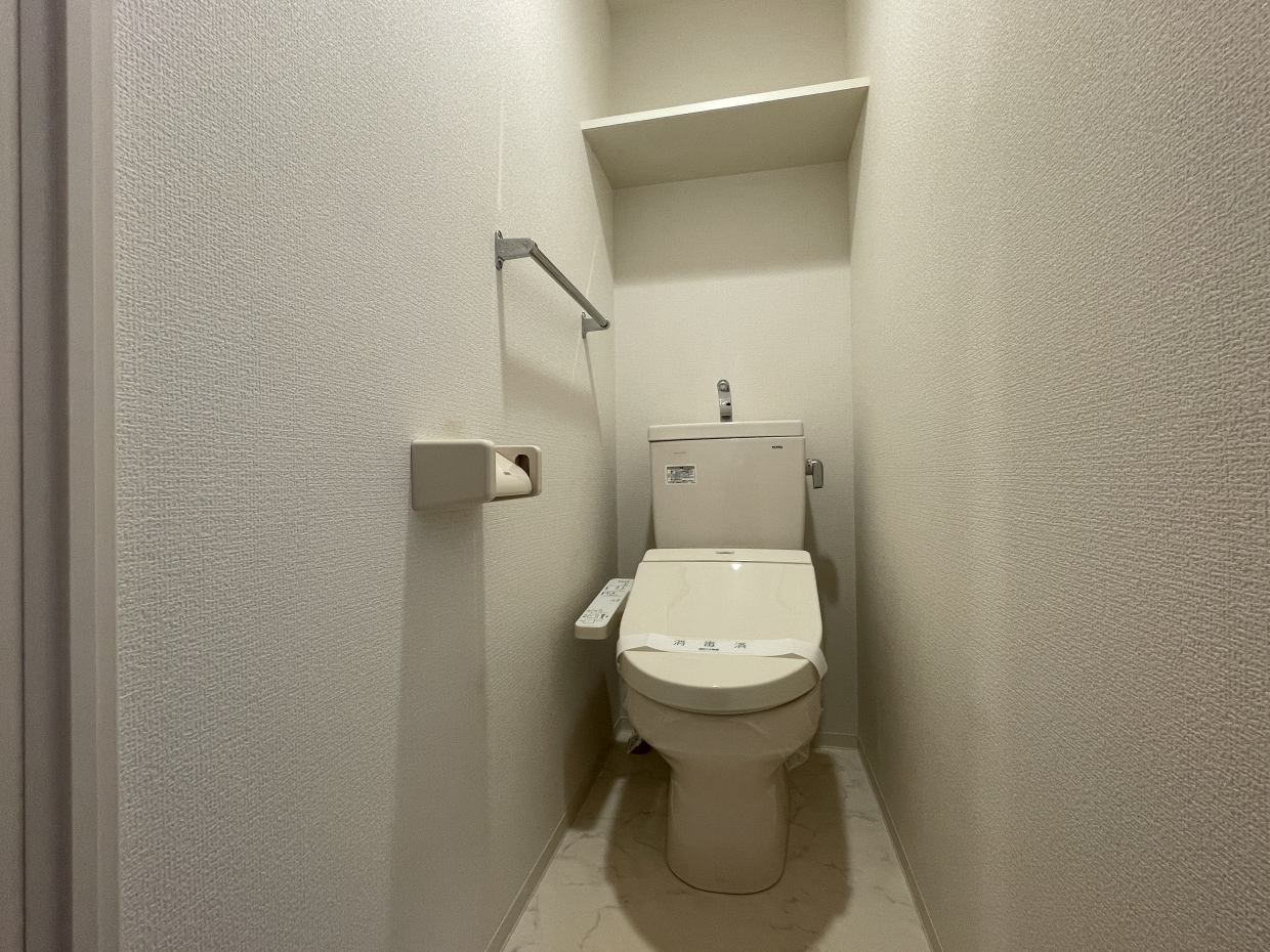 トイレ上の収納は何かと便利