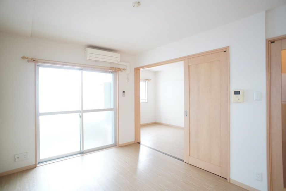 リビングルームへの日当たりも良好