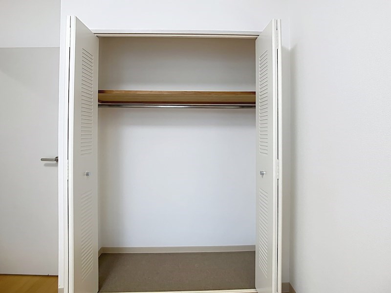 洋室はどちらも収納付き