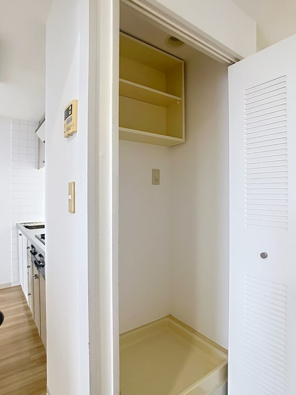 キッチン横の収納と、前の収納がほんとに便利