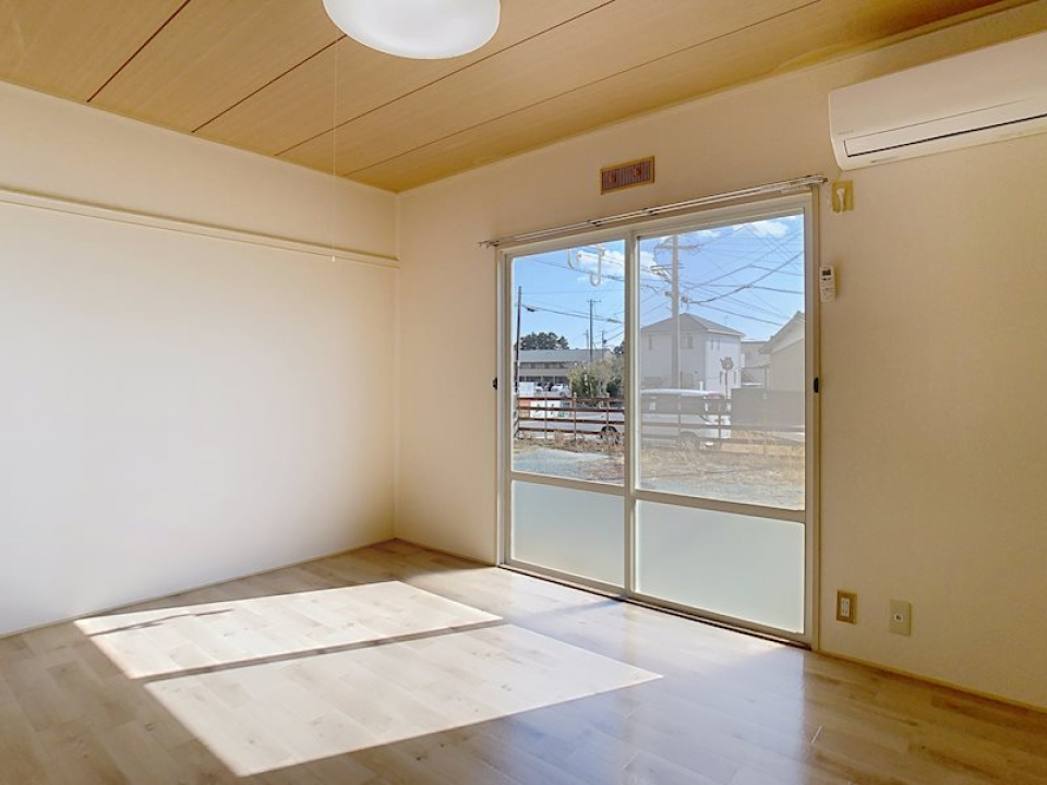 6帖の洋室、南向きで日当たりGOOD◎