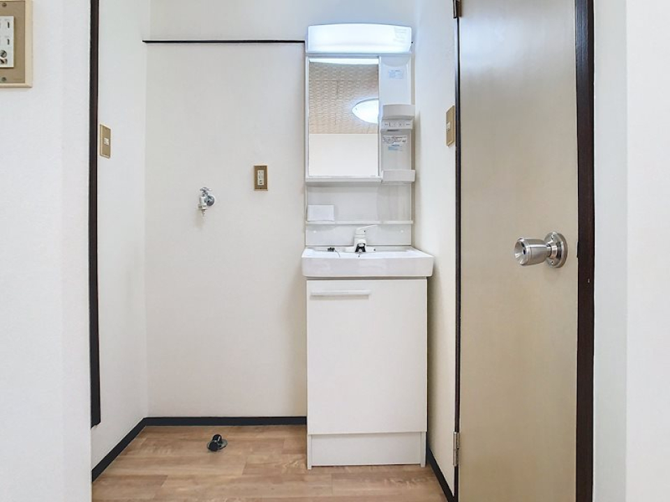 室内洗濯機置き場は隣ですね