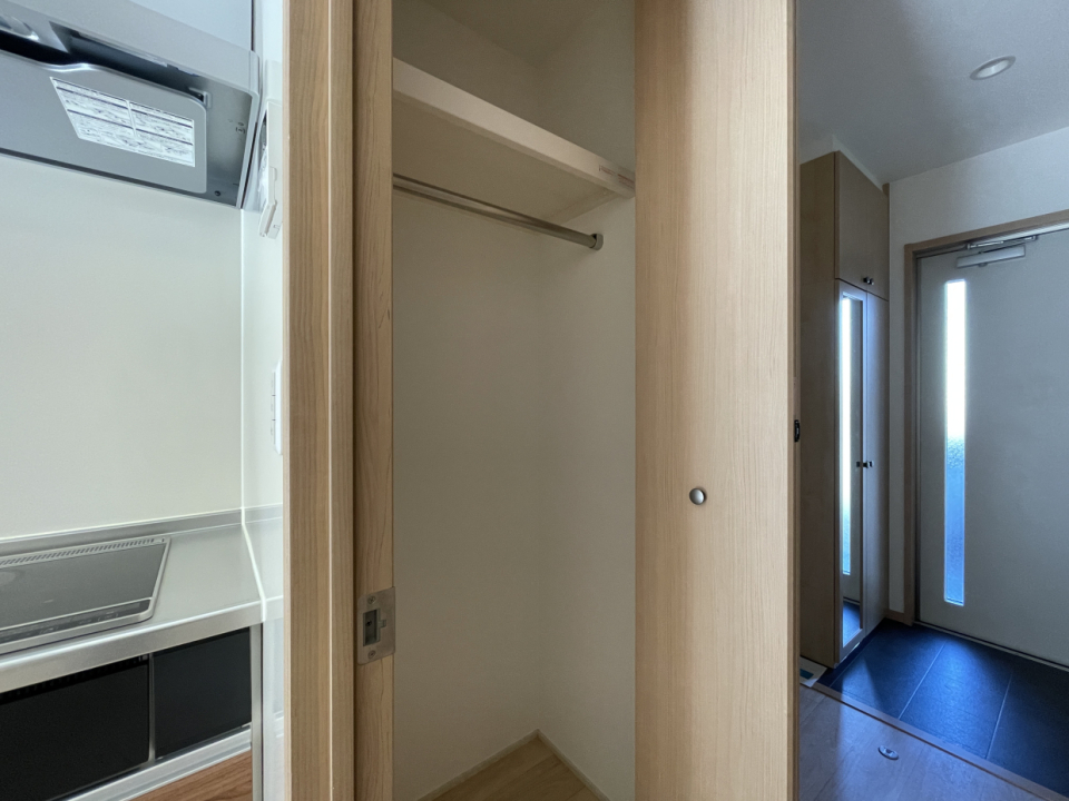 キッチン横の収納が便利