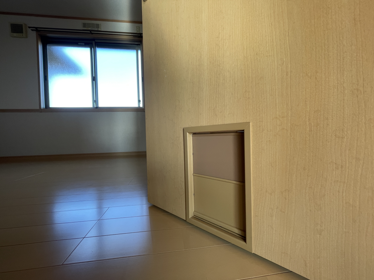 ペットのくぐり戸発見！