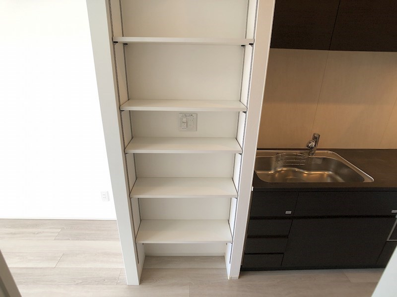 キッチン横に収納＆