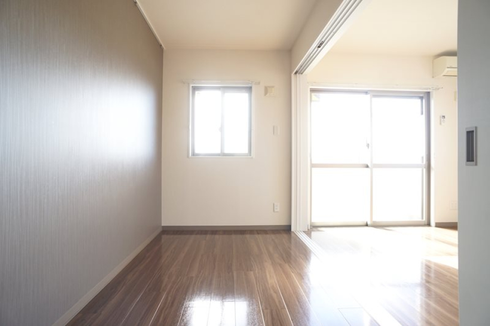 引き戸を開けると洋室4帖