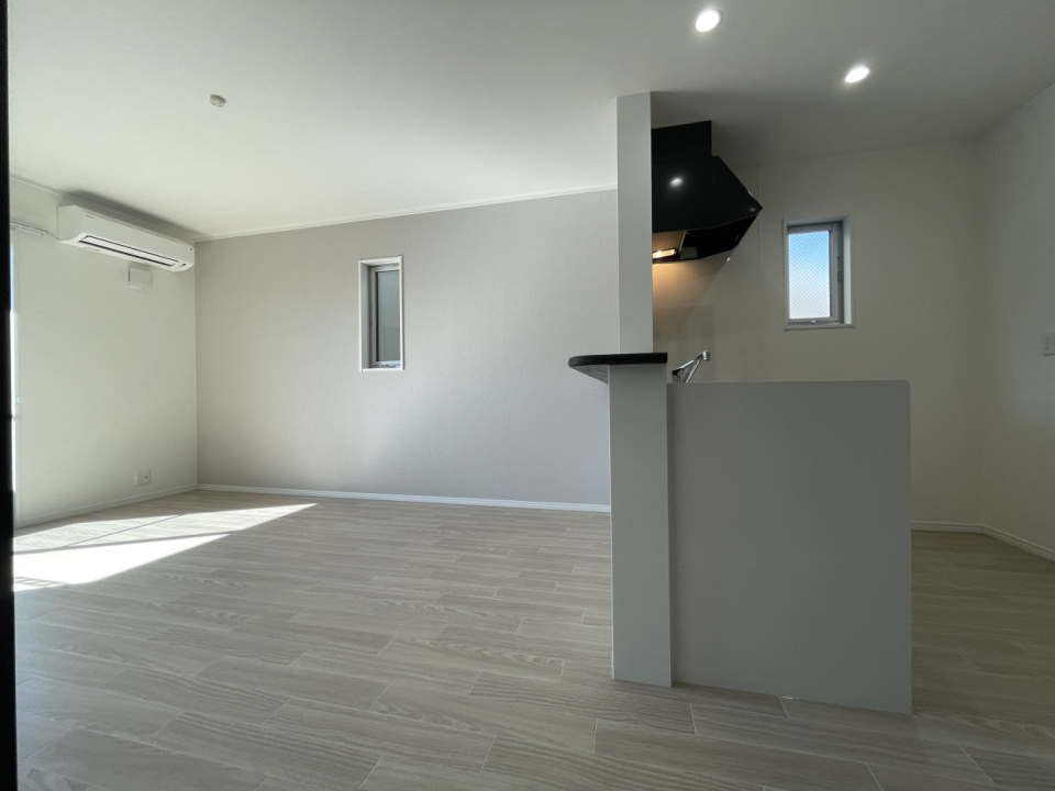 キッチンは対面式のシステムキッチン