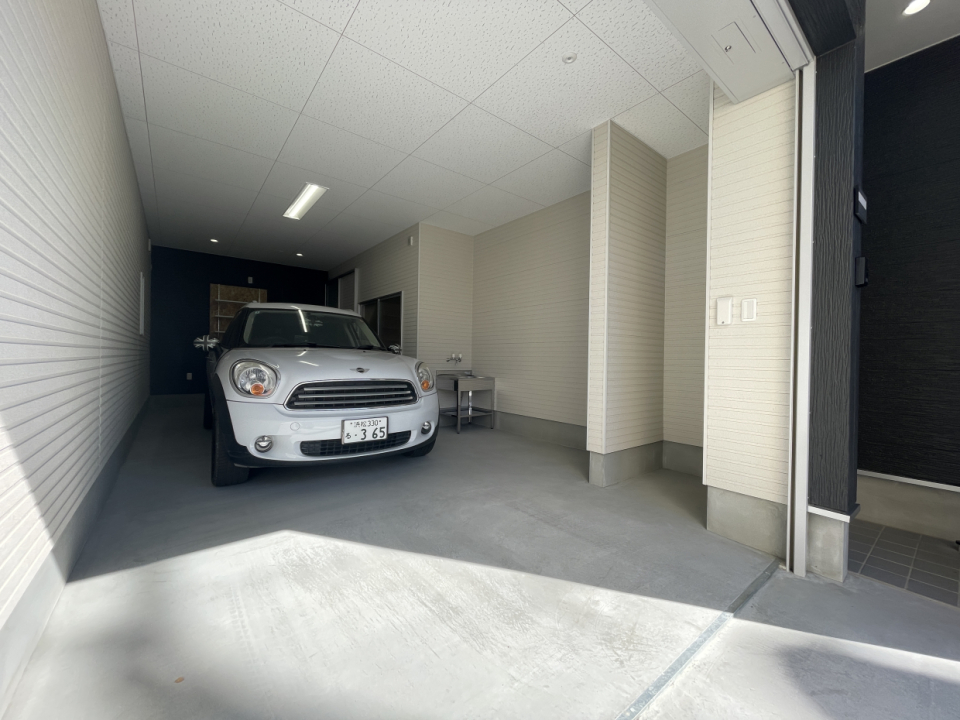 新築1LDKガレージハウスのご紹介です！！