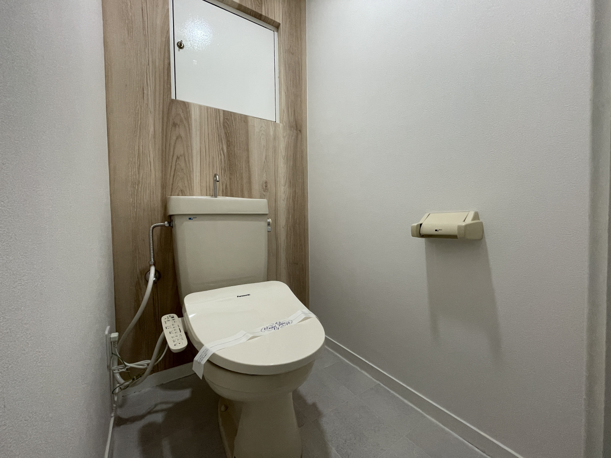 トイレの自然なウッド感もいいね