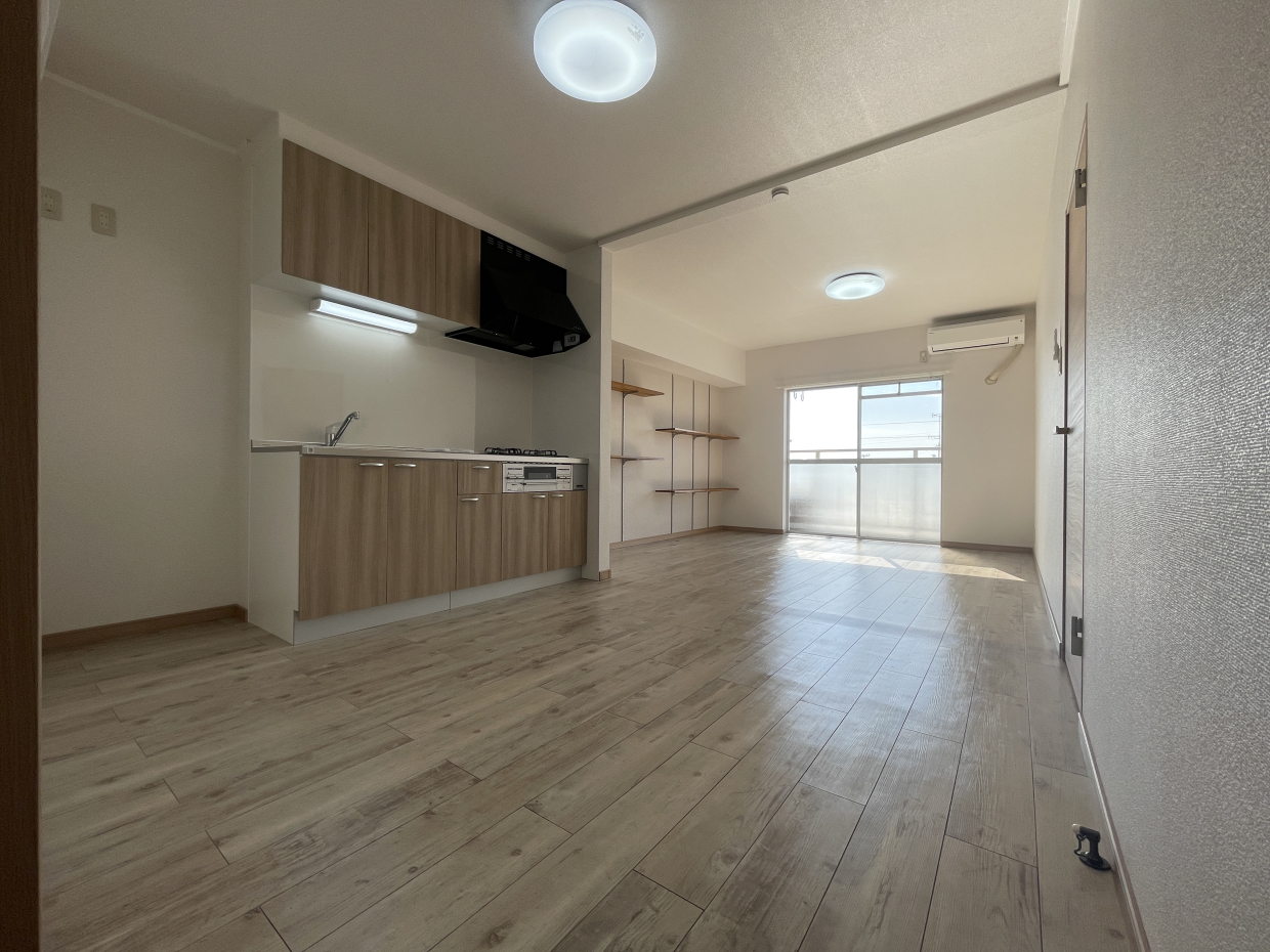 南向きの広々14帖！