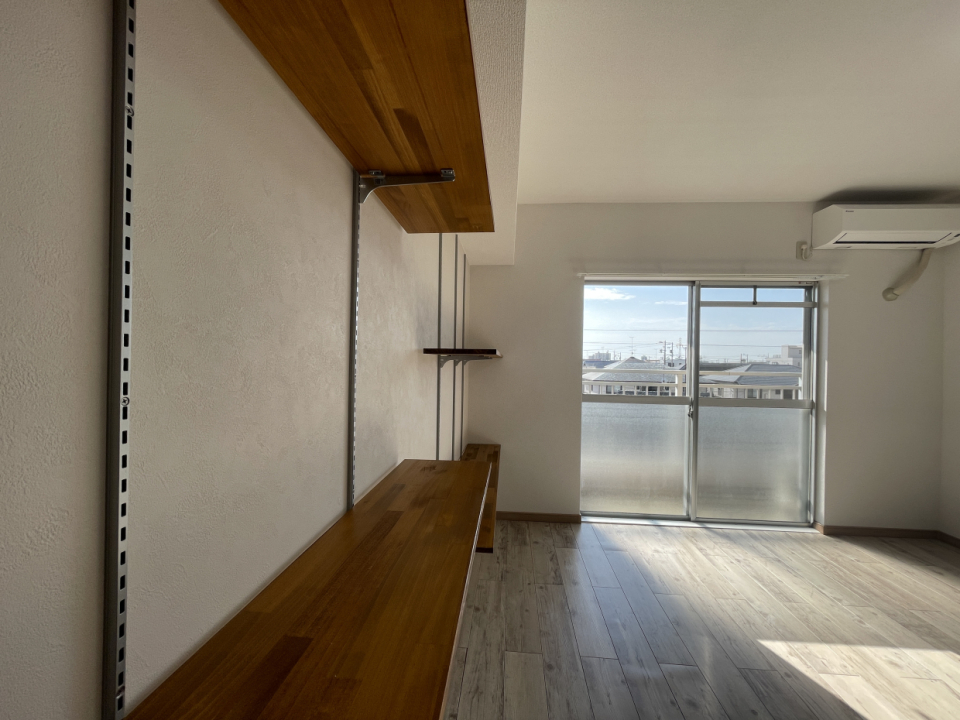 幅もしっかりあるので、いろんなものが飾れそう