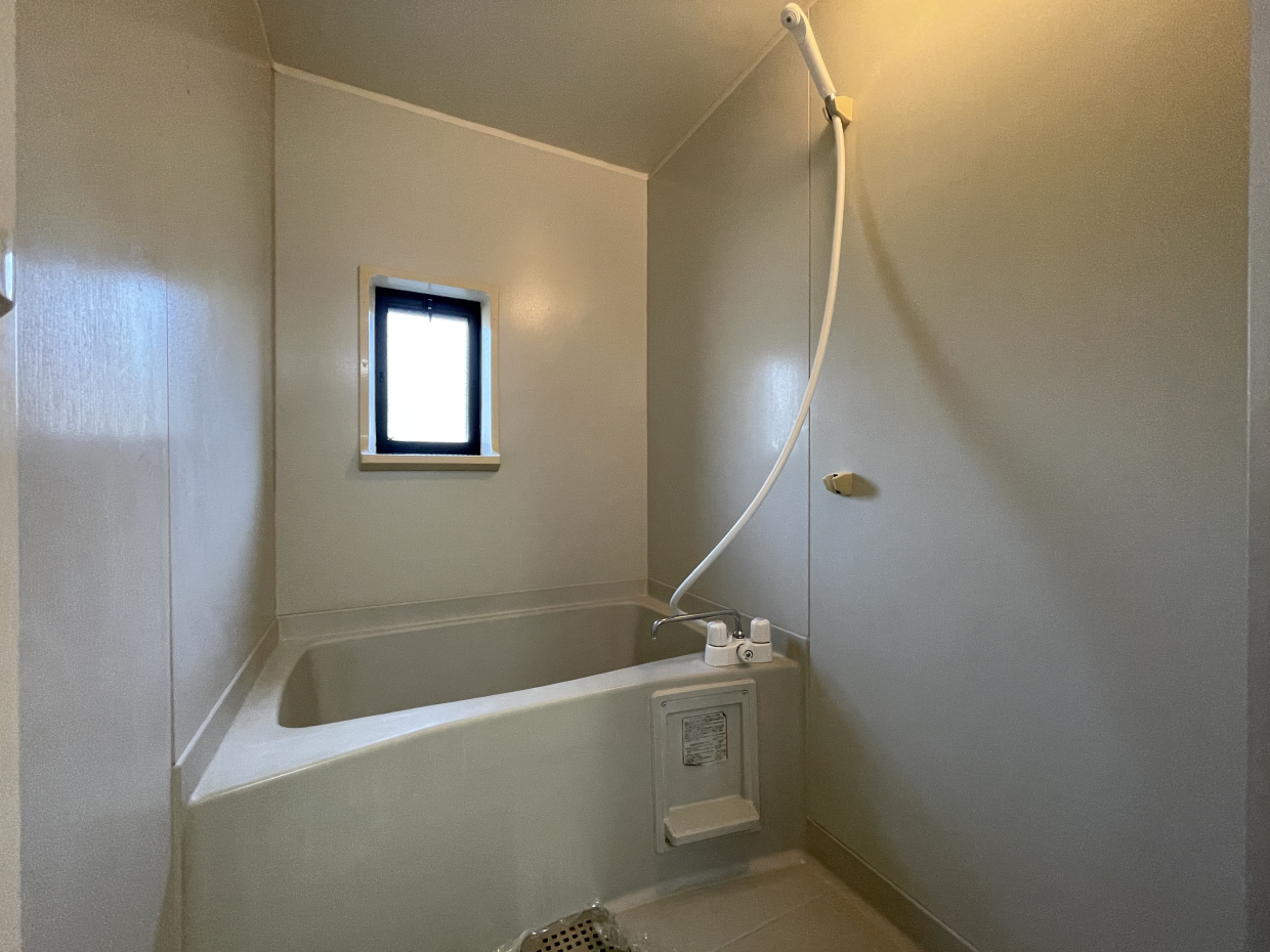 お風呂は窓付き