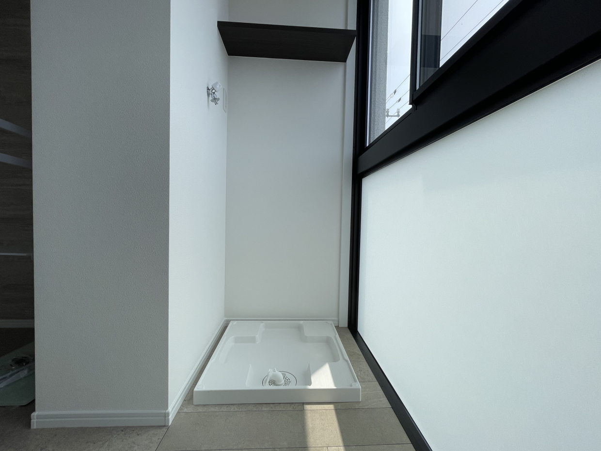 インナーバルコニー内に洗濯機置き場があり、家事動線抜群